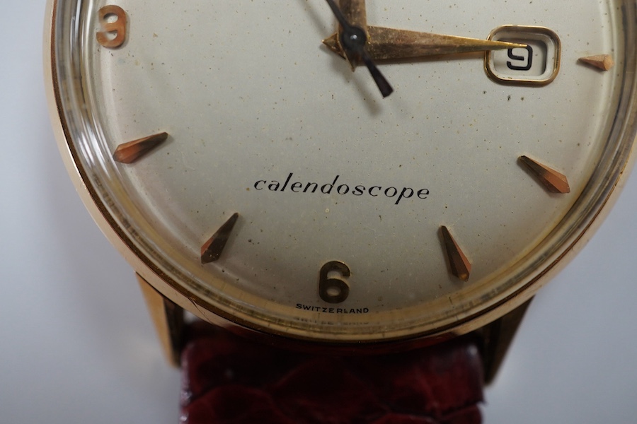 A gentleman's 18ct gold Movado Calendoscope manual wind wrist watch, with baton and Arabic numerals and date aperture, case diameter 35mm, on an associated leather strap. Condition - fair